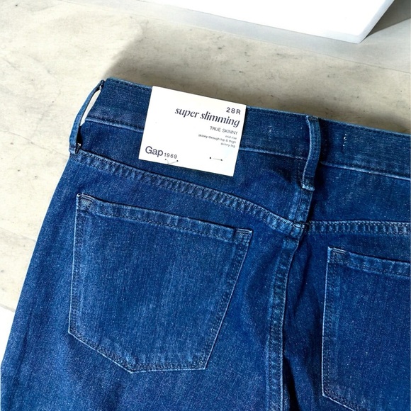 NWT GAP ‘Super Slimming Mid-Rise True Skinny Jeans’ in Dark Wash Blue Size 28R - Picture 12 of 16